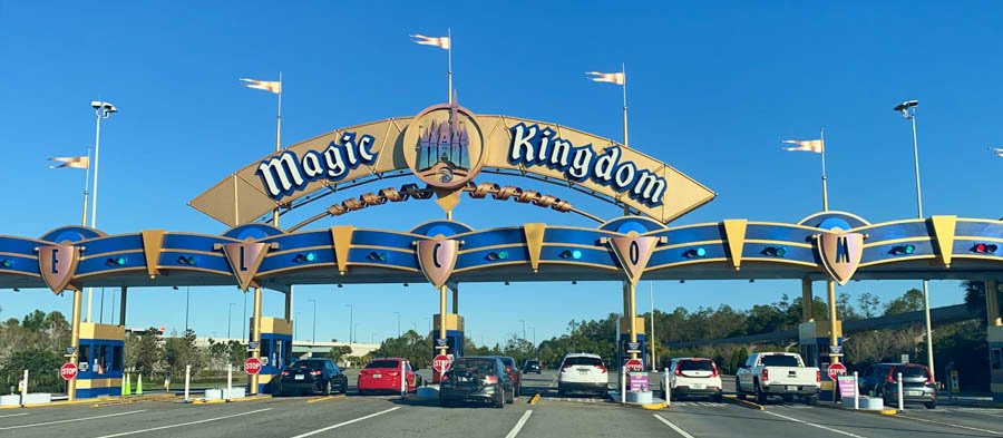 2021-wdw-magic-kingdom-parking-booth-entrance-1